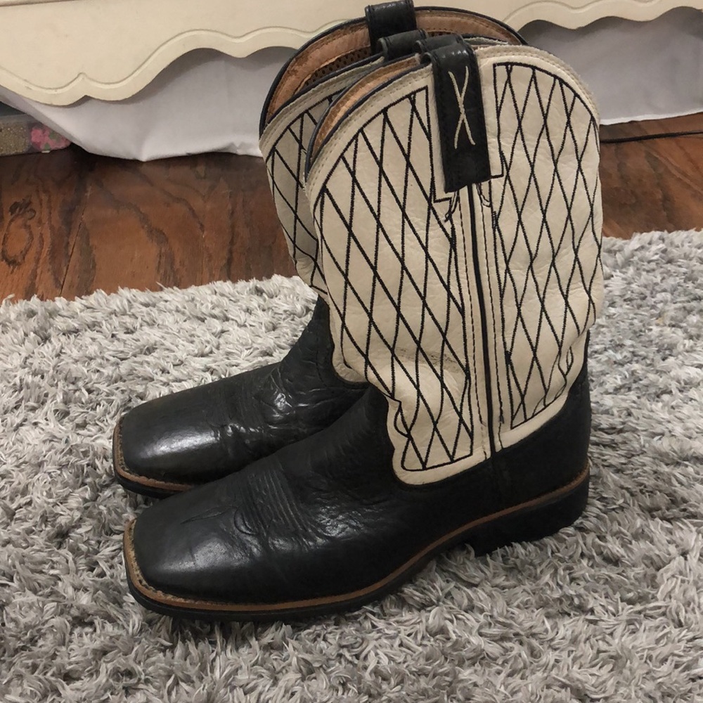 Boots - Picture 4 of 4